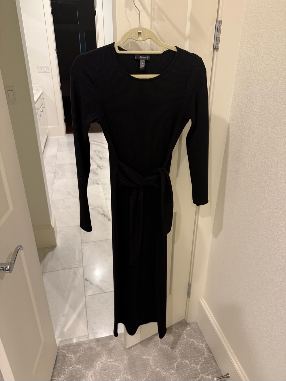 Aqua Black Long Sleeve Tie-Waist Midi ribbed Dress